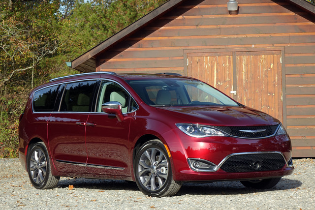 Chrysler Pacifica Photos and Specs. Photo: Chrysler Pacifica modern ...