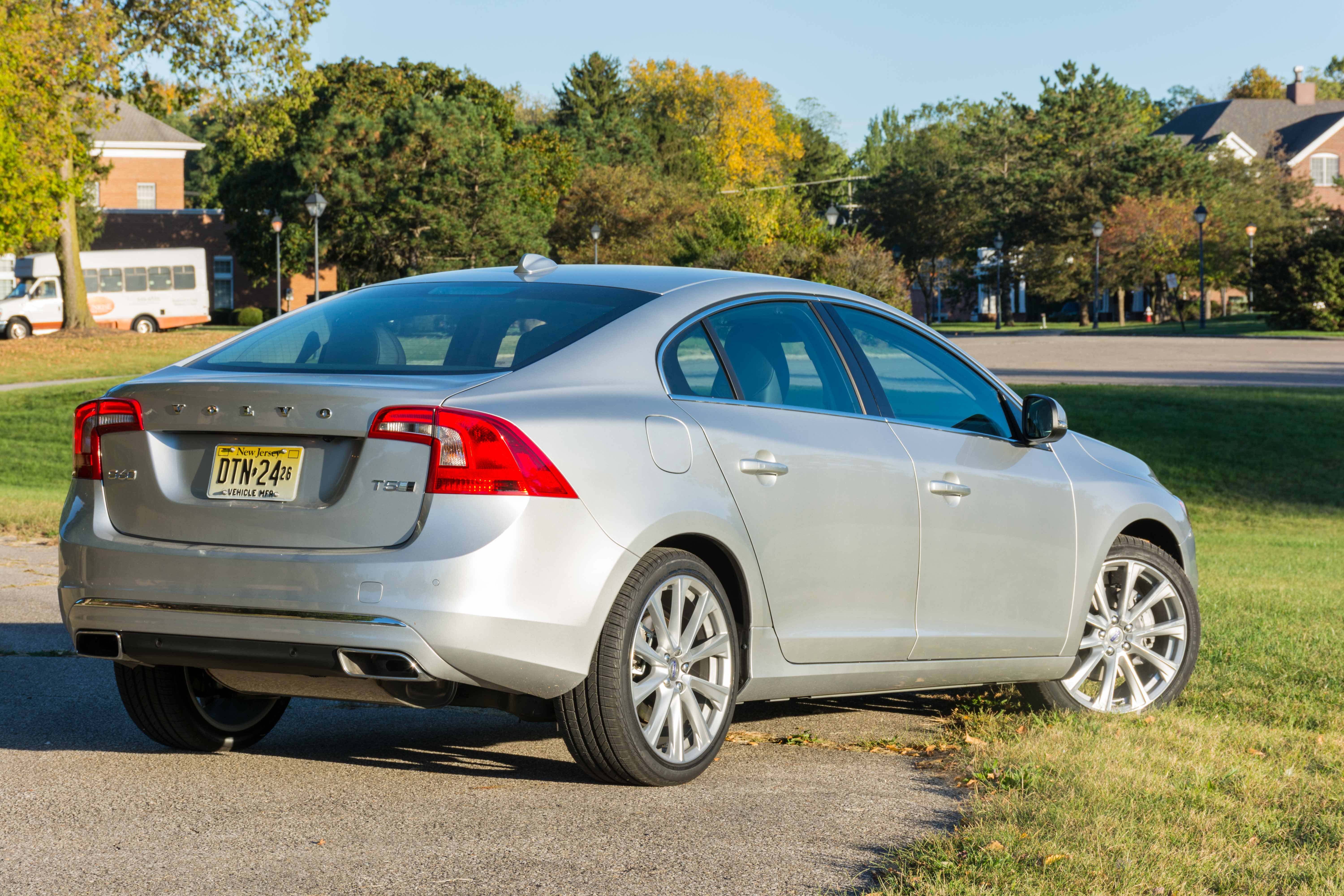 Volvo S60 accessories specifications