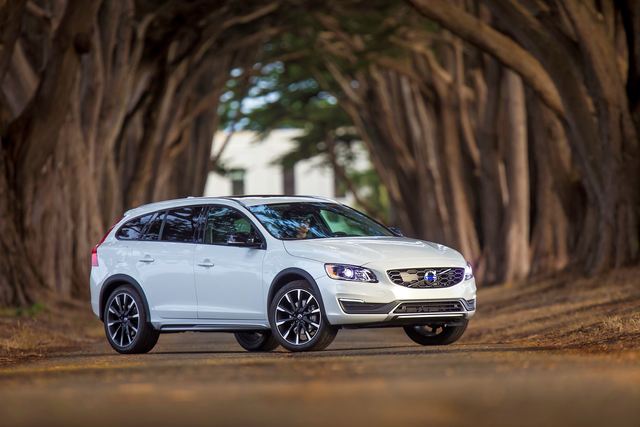 Volvo V60 Cross Country interior specifications Volvo V60 Cross Country reviews specifications
