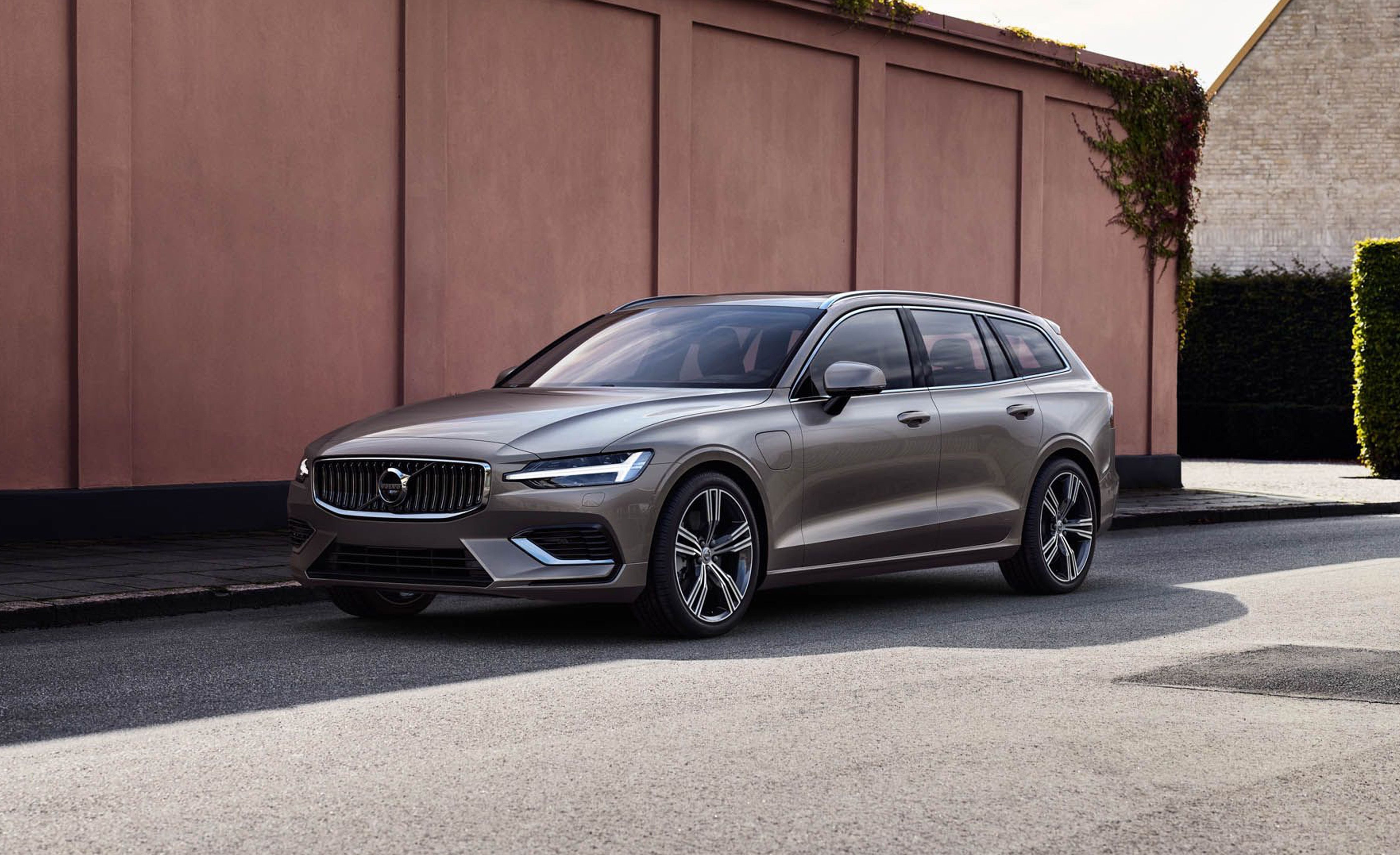 Volvo V60 Cross Country hd specifications