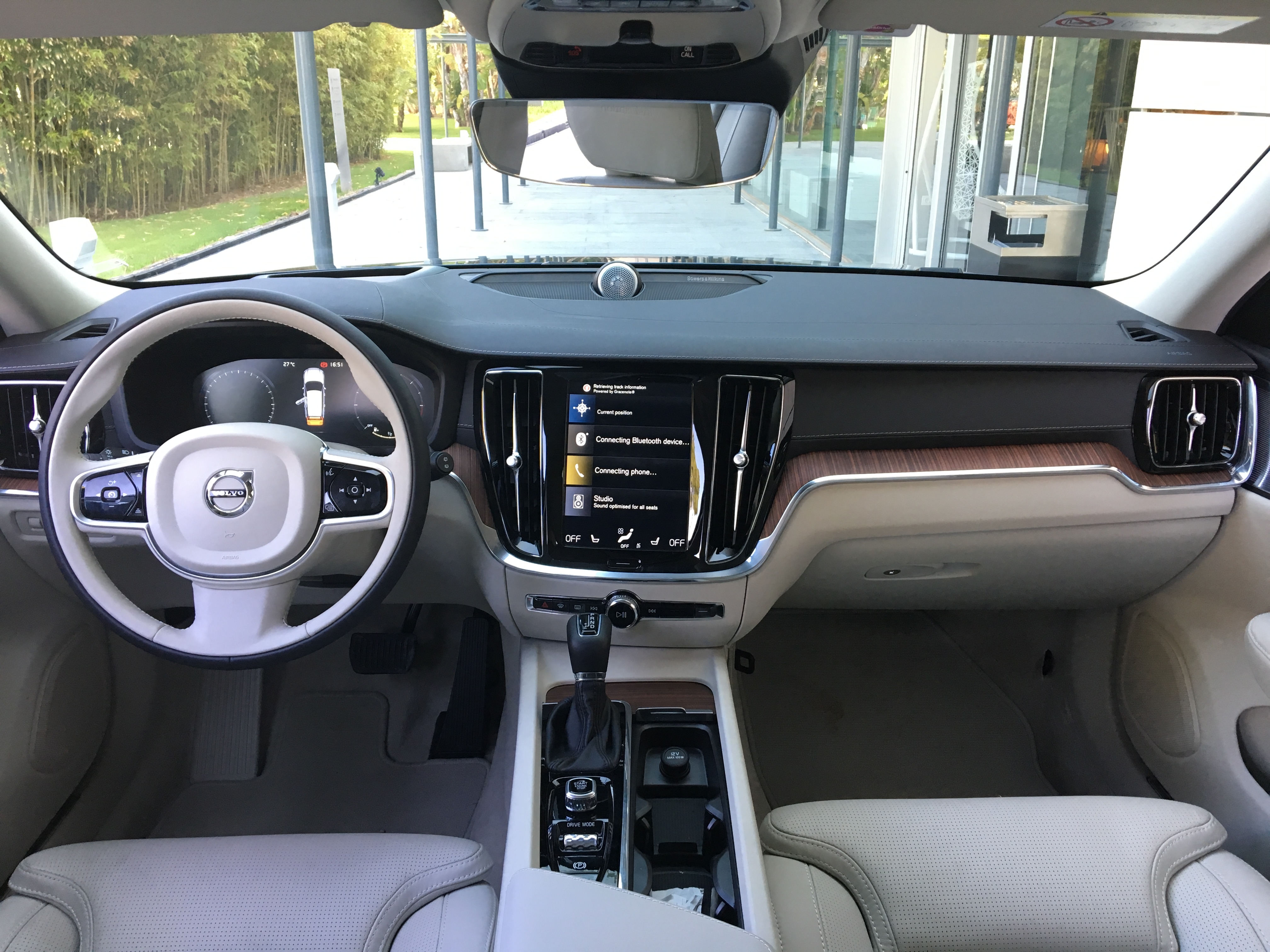 Volvo V60 reviews specifications
