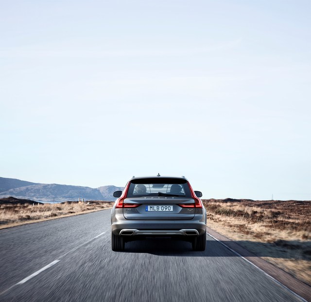Volvo V90 Cross Country wagon photo Volvo V90 Cross Country accessories 2016