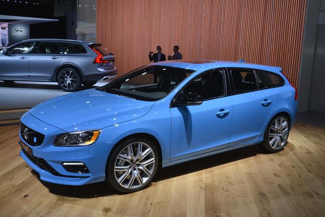 Volvo V90 Cross Country wagon big Volvo V90 Cross Country exterior 2016
