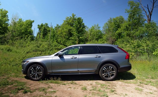 Volvo V90 Cross Country accessories big Volvo V90 Cross Country accessories model