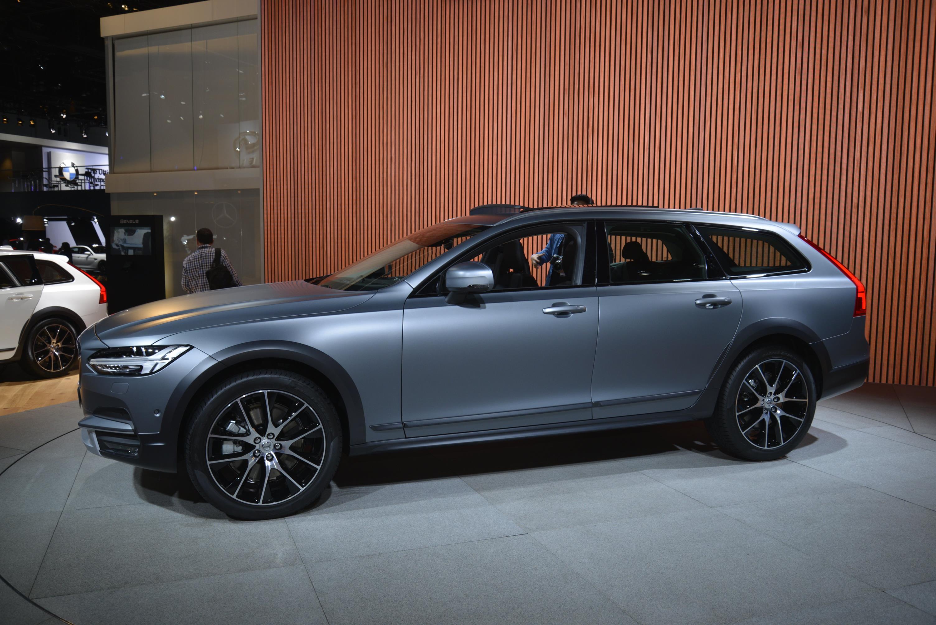 Volvo V90 Cross Country accessories 2020