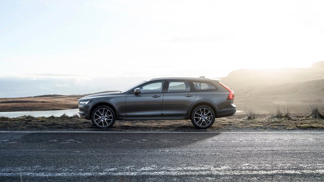 Volvo V90 Cross Country accessories photo Volvo V90 Cross Country exterior photo