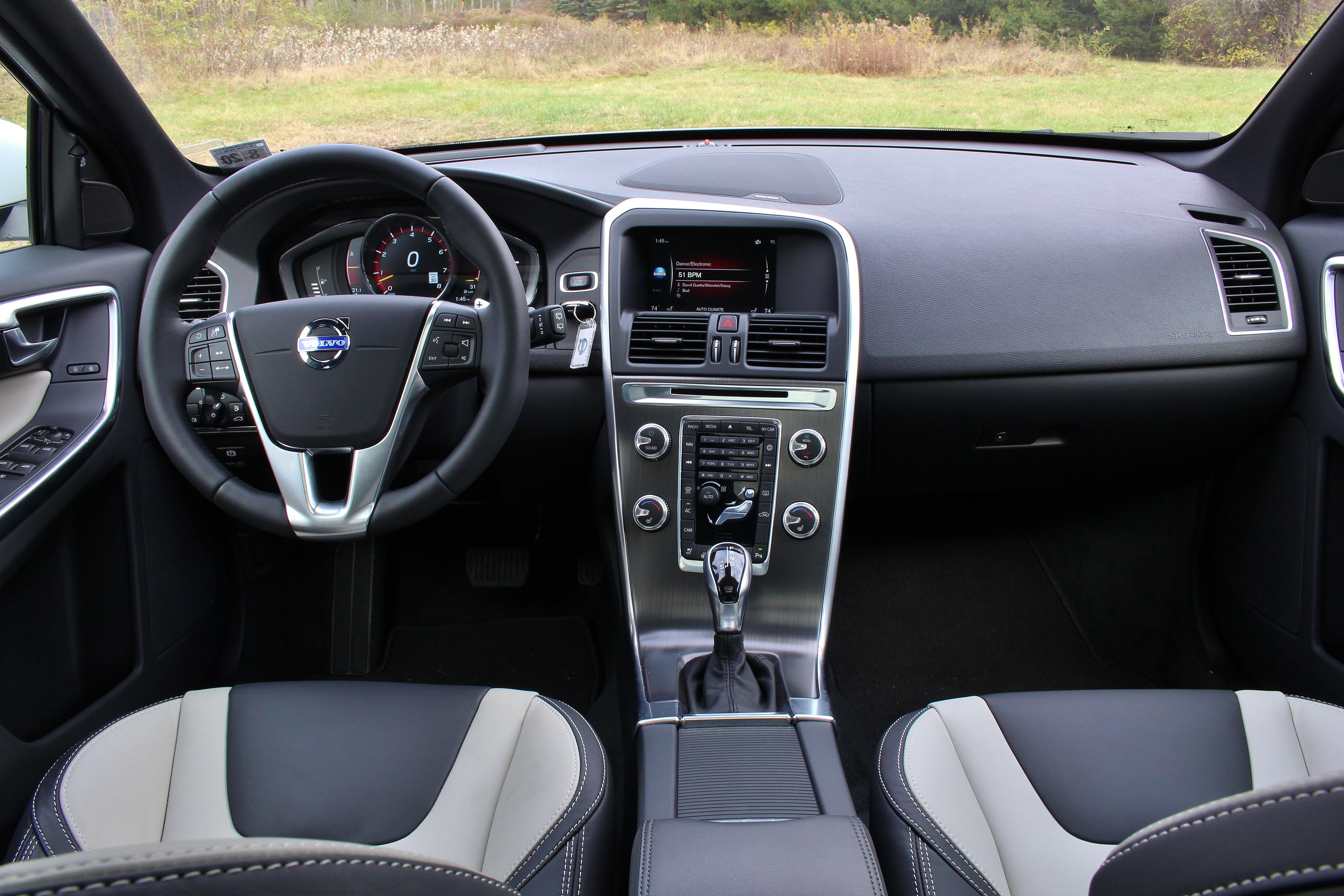 Volvo XC60 interior photo