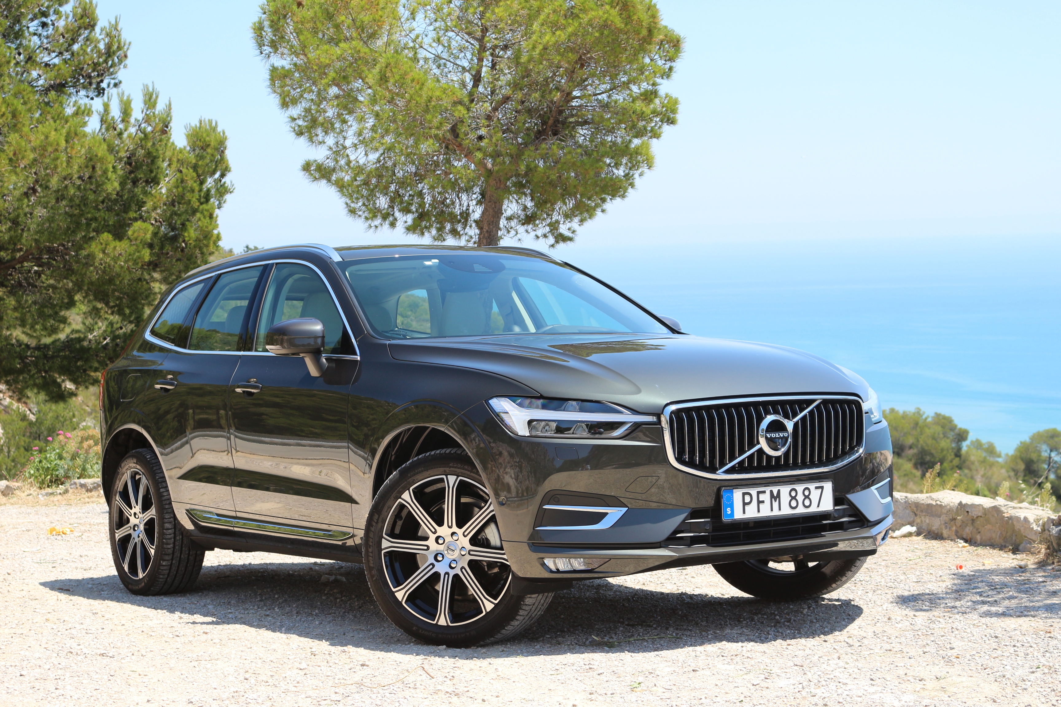 Volvo XC60 suv big