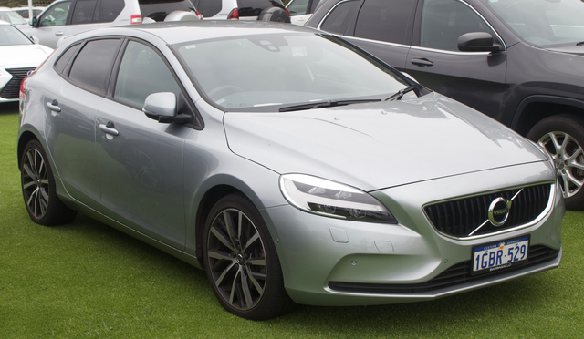 Volvo V40 4k big