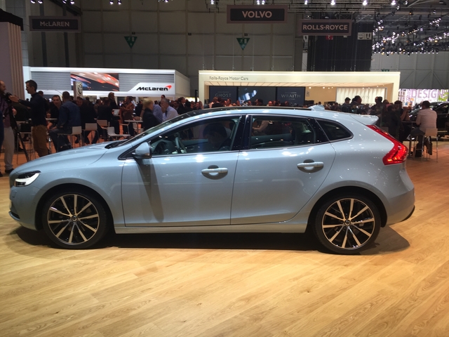 Volvo V40 hatchback big