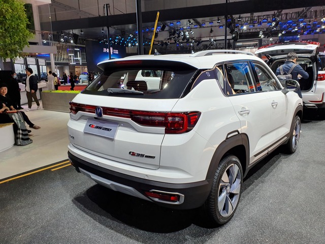 JAC iEVS4 interior 2019 JAC iEVS4 best model