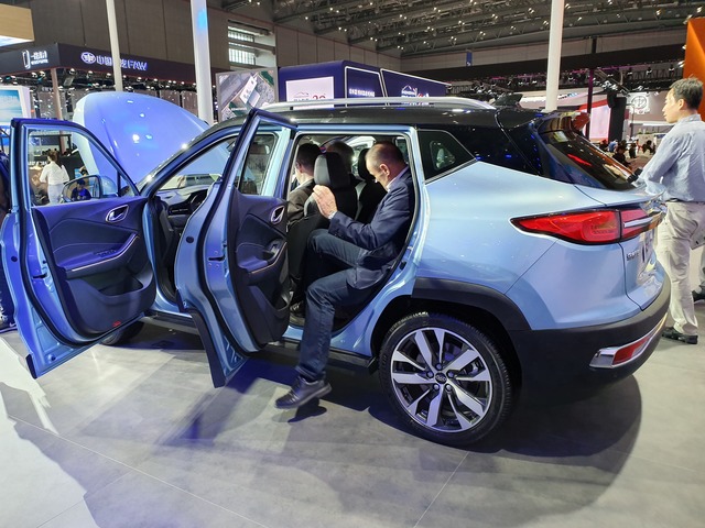 JAC iEVS4 best photo JAC iEVS4 interior 2019