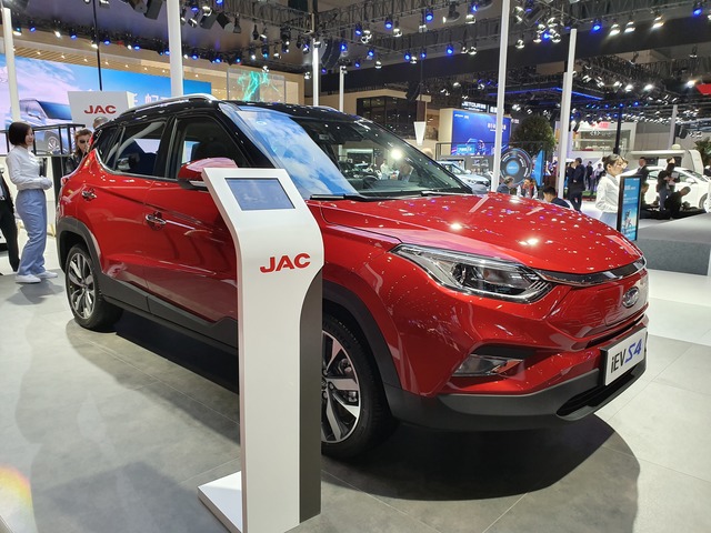 JAC iEVS4 interior model JAC iEVS4 modern specifications