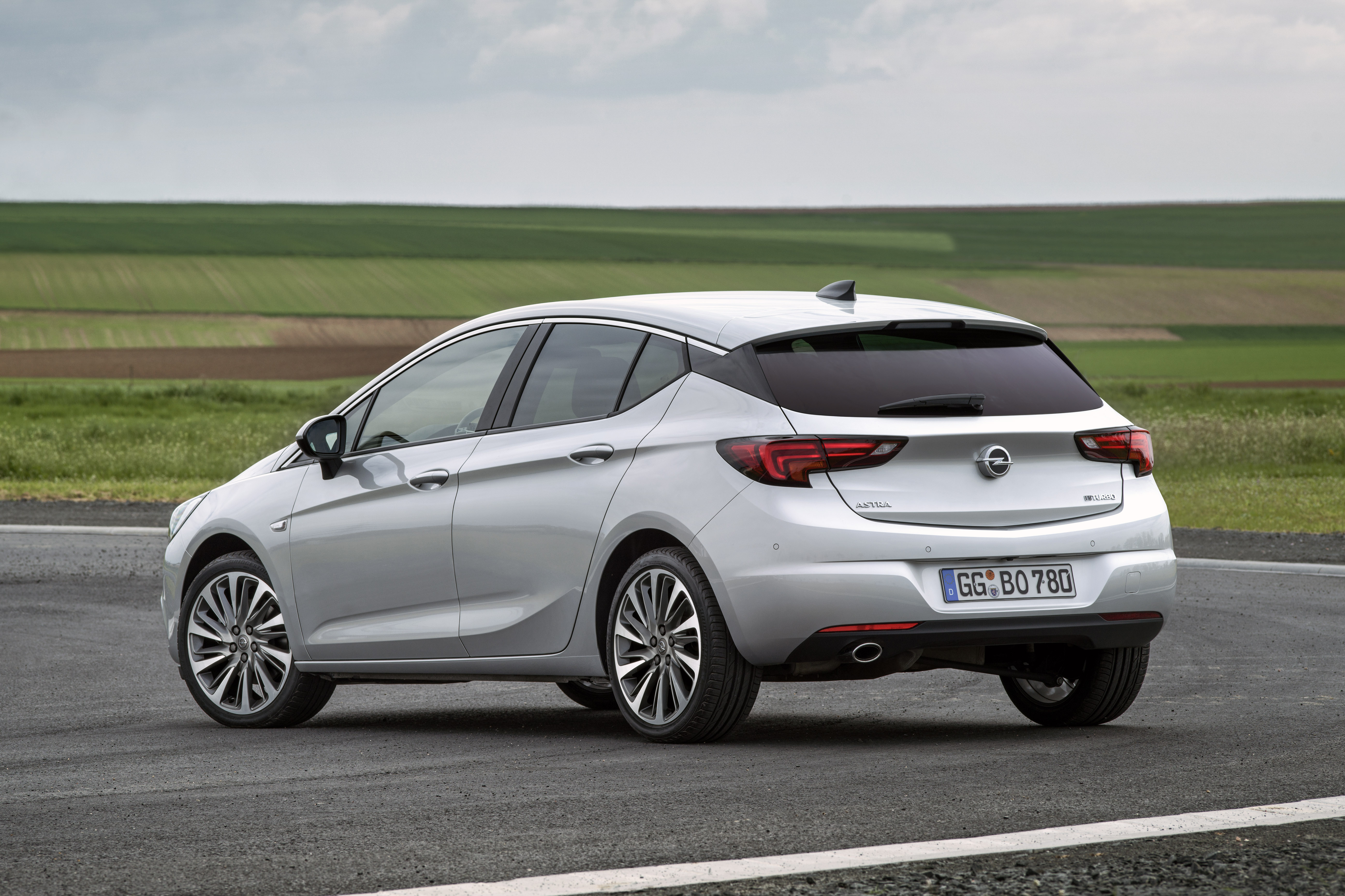 Opel Astra Hatchback reviews photo