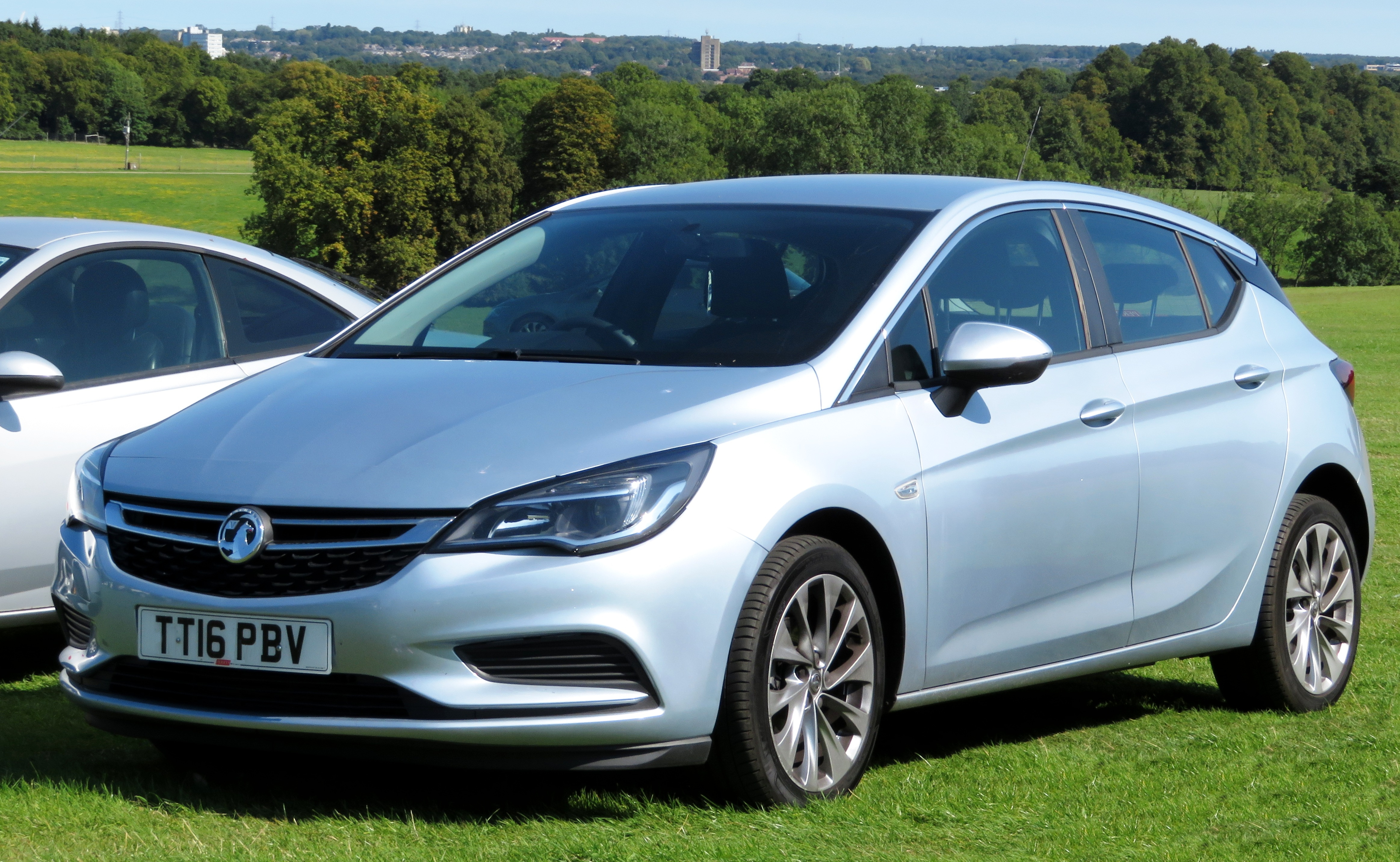 Opel Astra Hatchback hd specifications