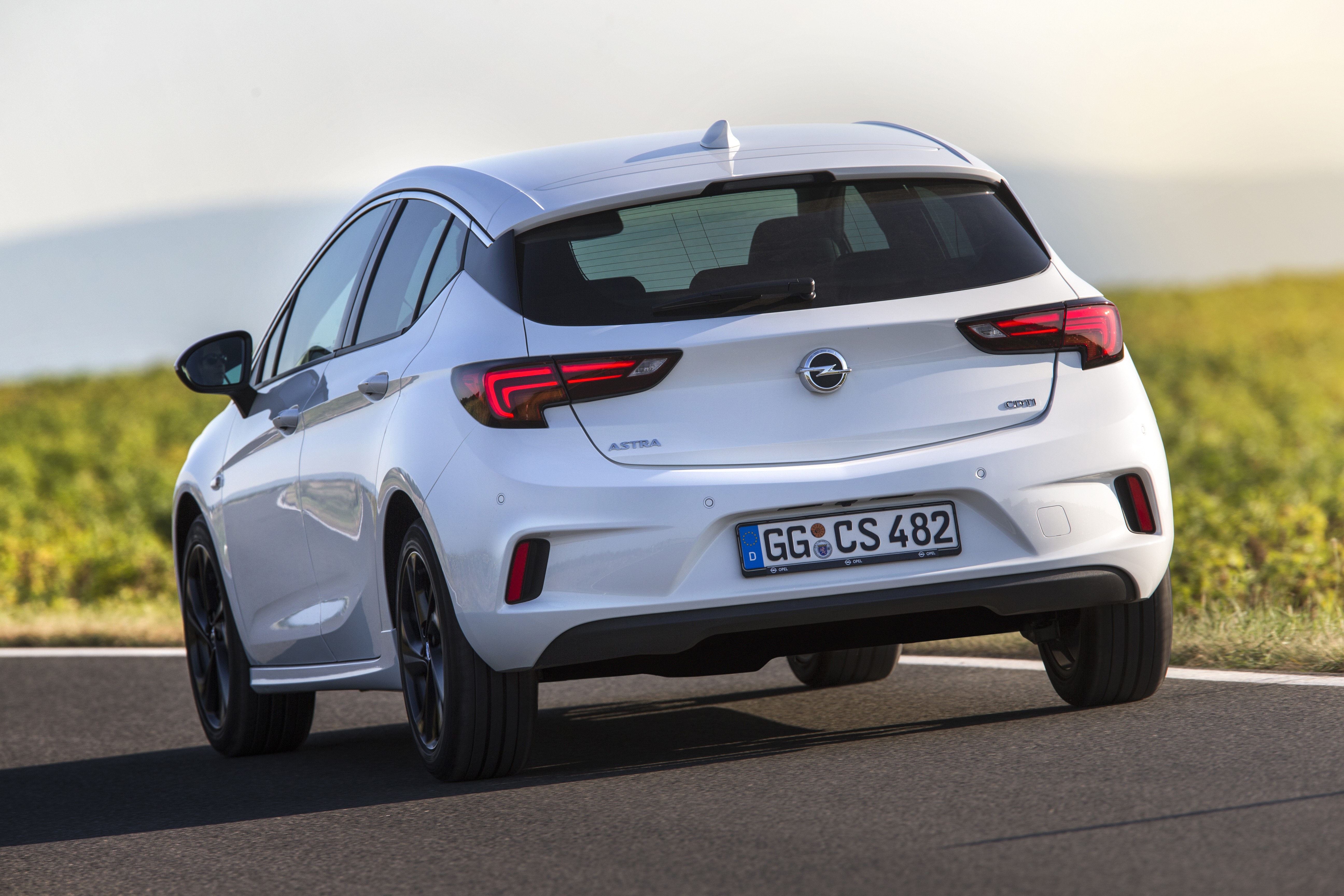 Opel Astra Hatchback 4k specifications