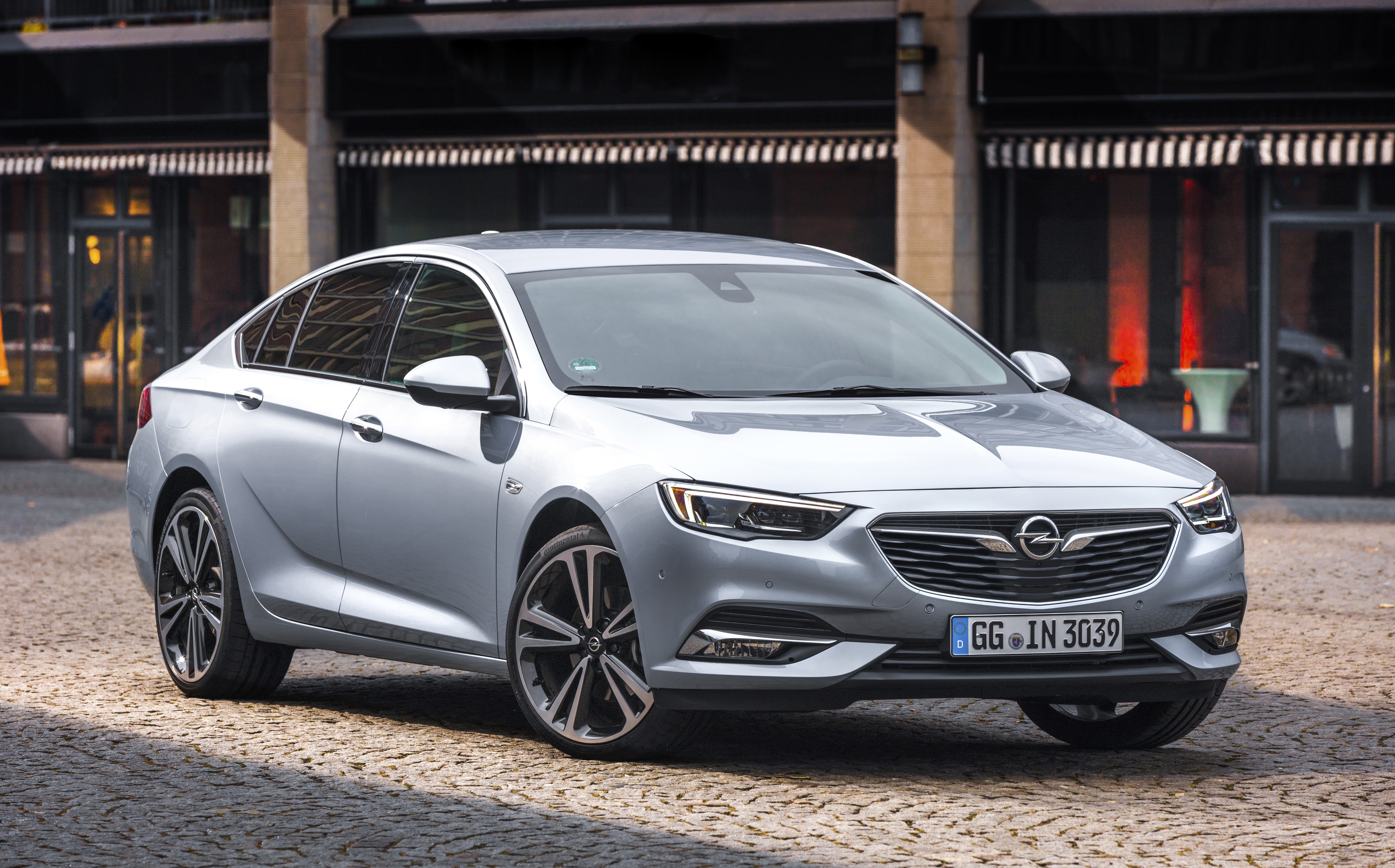 Opel Insignia Grand Sport accessories specifications