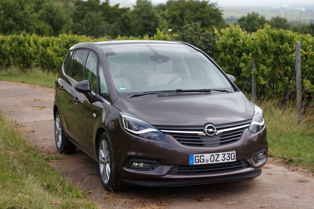 Opel Zafira reviews model Opel Zafira modern photo