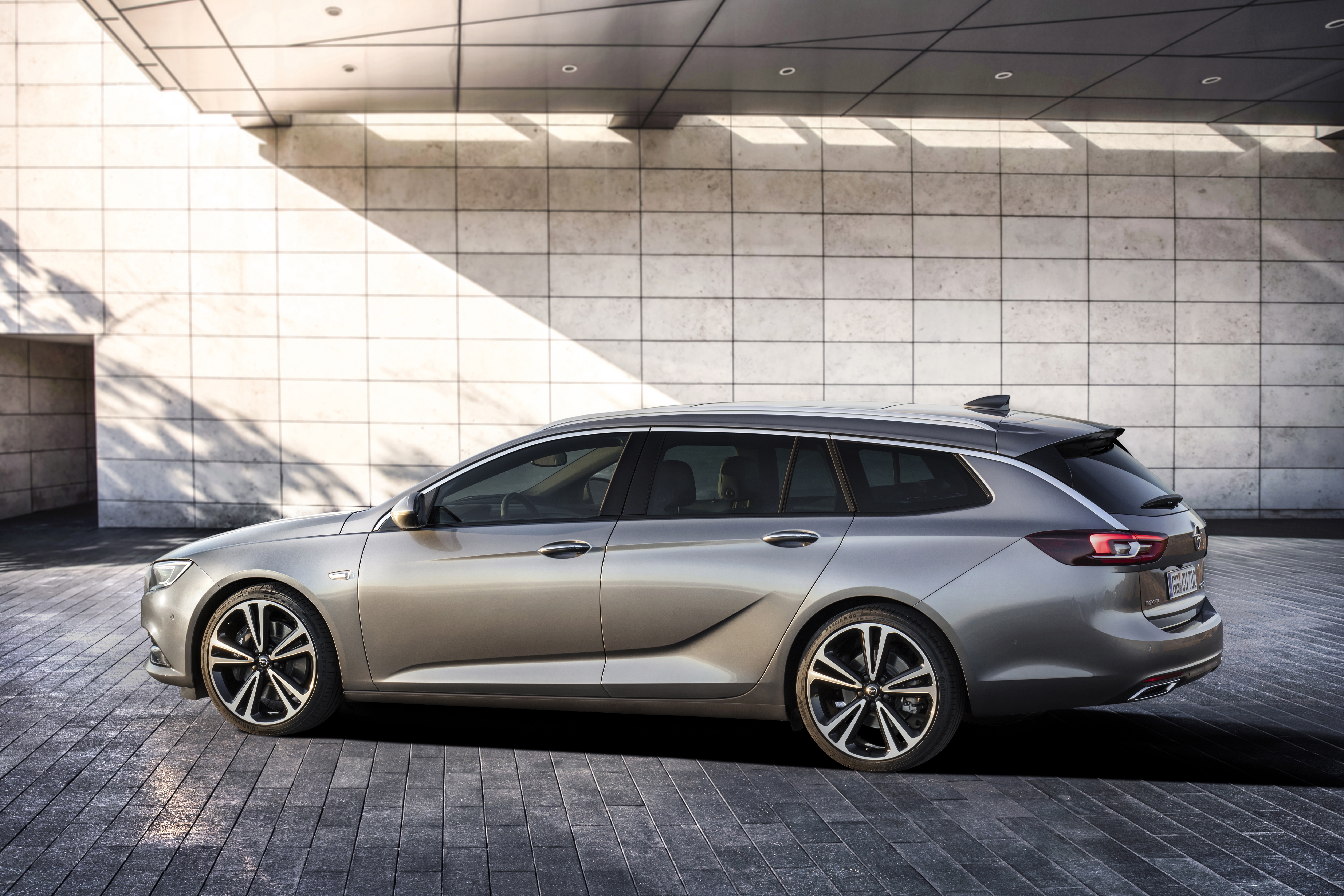 Opel Insignia Sports Tourer hd restyling