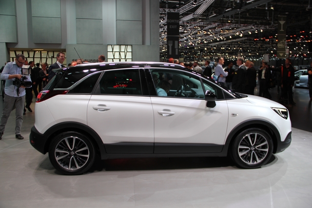 Opel Crossland X more photos Opel Crossland X auto show