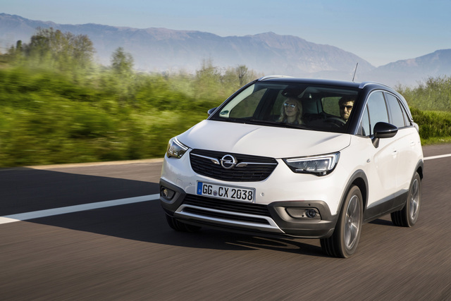 Opel Crossland X Photos, and Specs. 1.2 5MT Enjoy (81), 1.2 6AT Enjoy ...