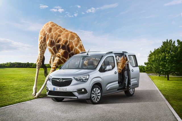 Opel Combo Life 4k big Opel Combo Life minivan big