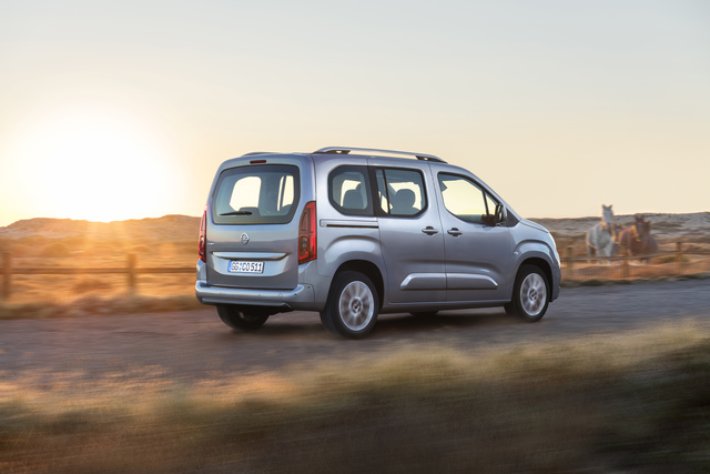 Opel Combo Life modern specifications Opel Combo Life reviews restyling