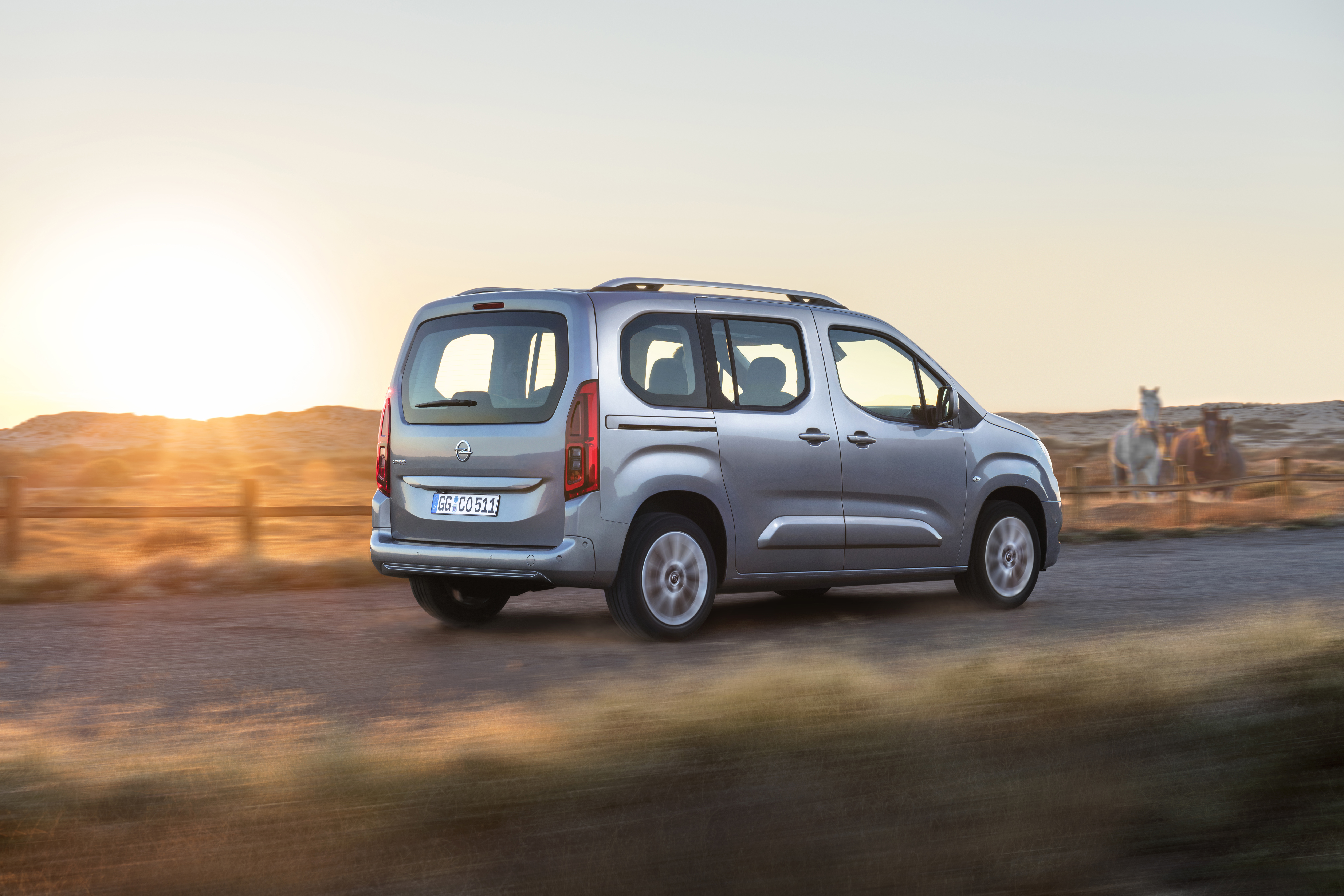 Opel Combo Life reviews restyling