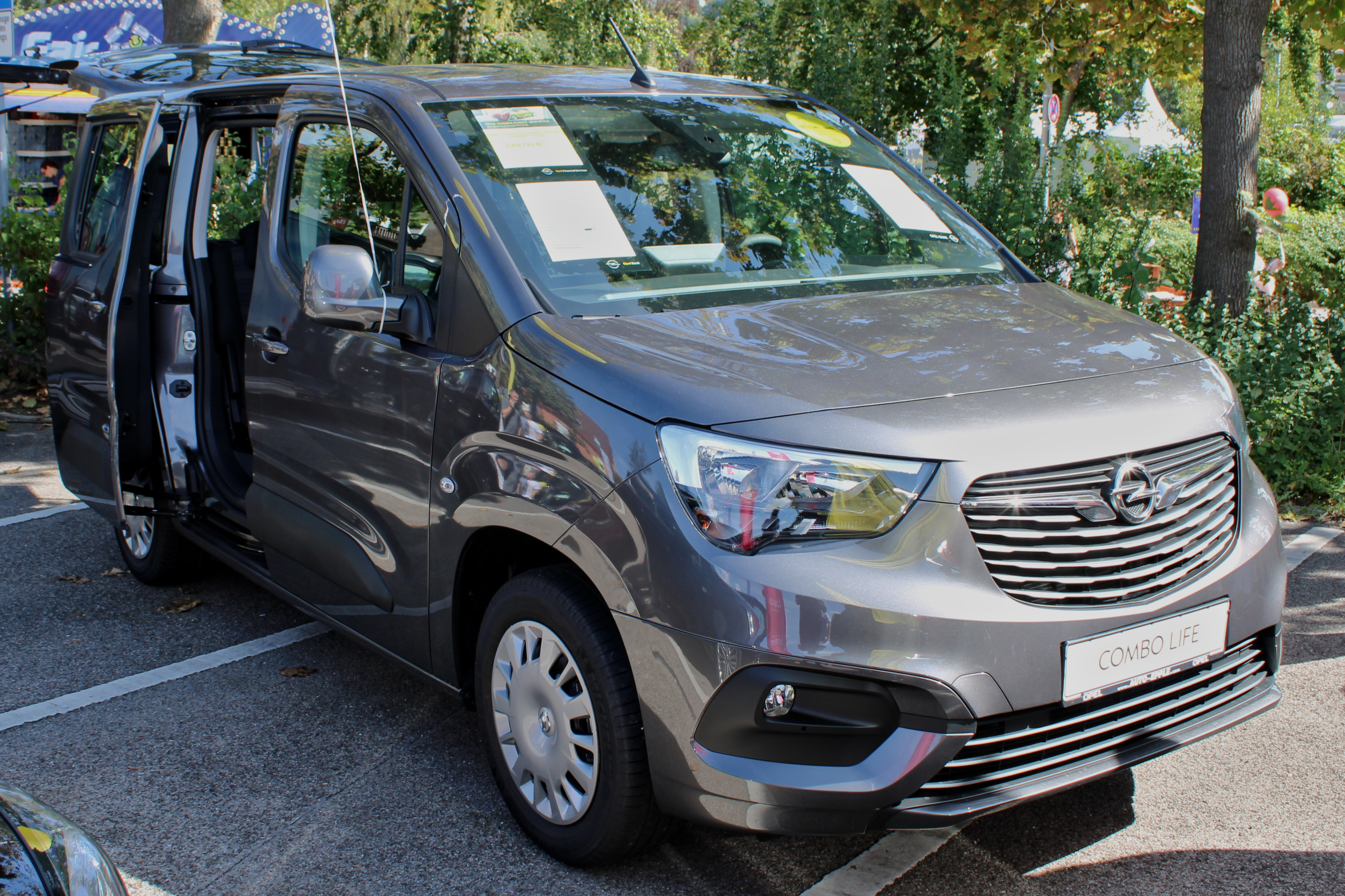 Opel Combo Life 4k specifications