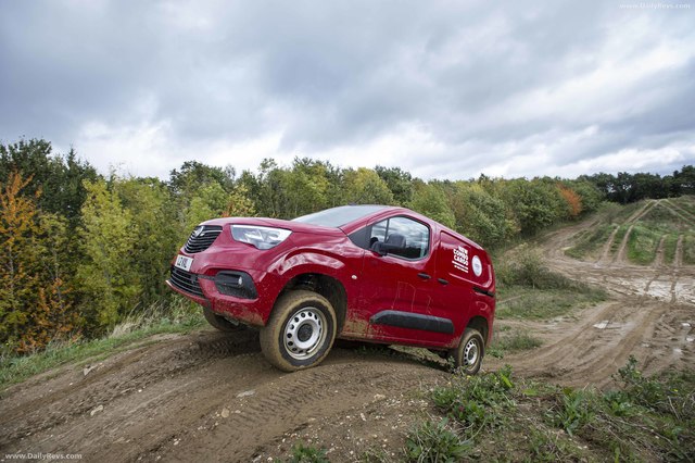 Opel Combo Cargo van photo Opel Combo Cargo reviews photo