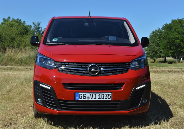 Opel Vivaro 4k model Opel Vivaro exterior photo