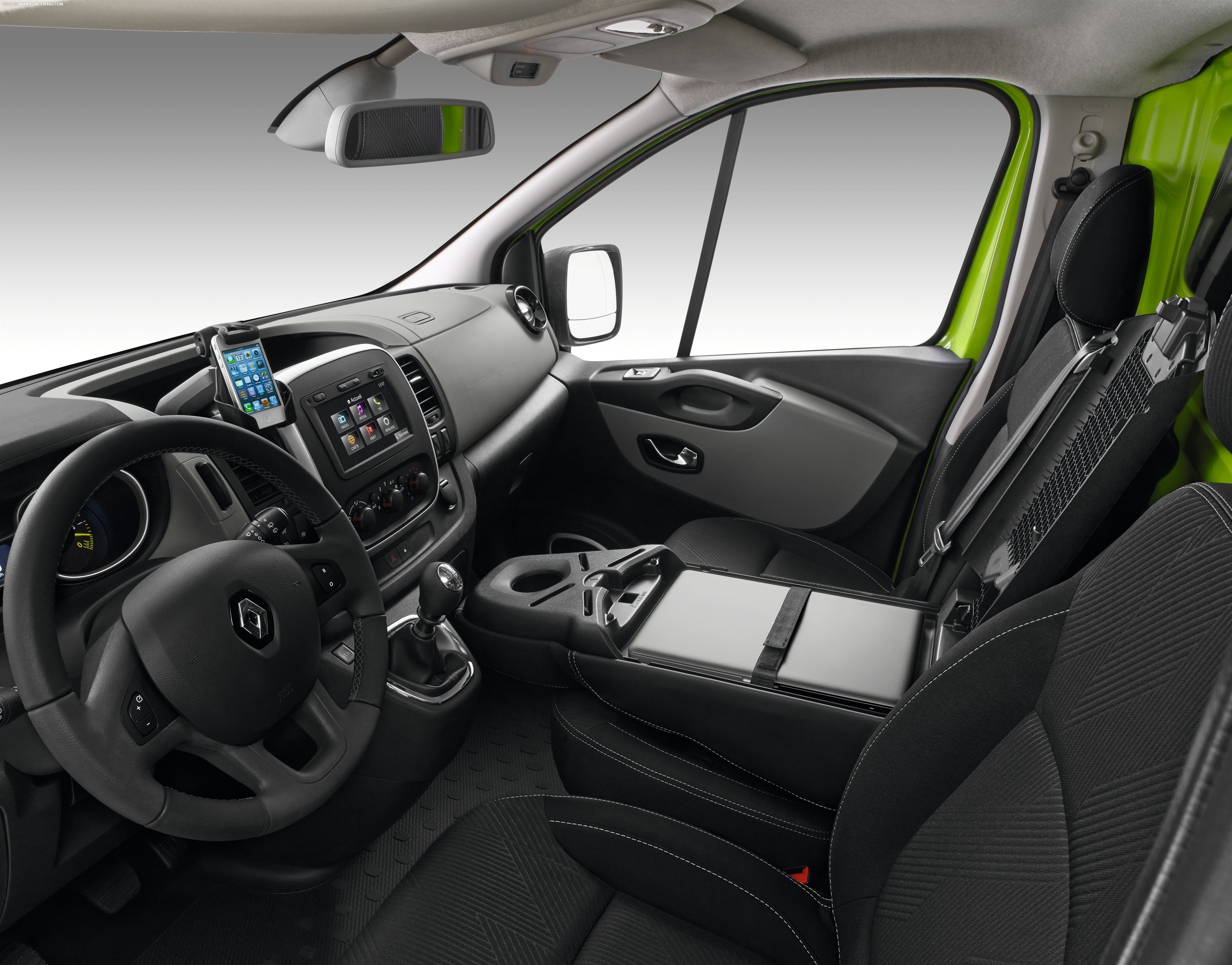 Opel Vivaro Sport Combi interior restyling
