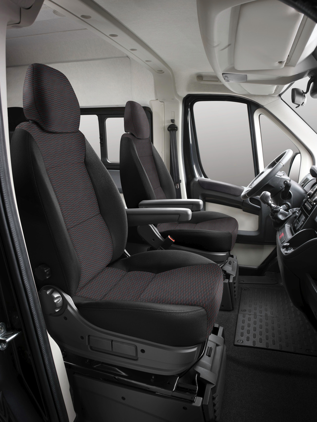 Citroen Jumpy Combi exterior big Citroen Jumpy Combi mod photo