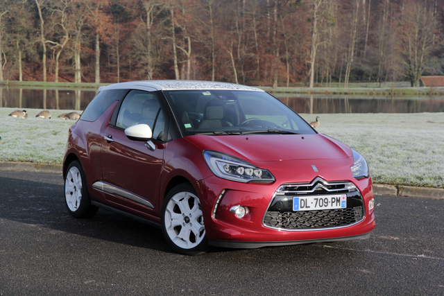 Citroen DS3 interior 2016 Citroen DS3 hatchback 2016