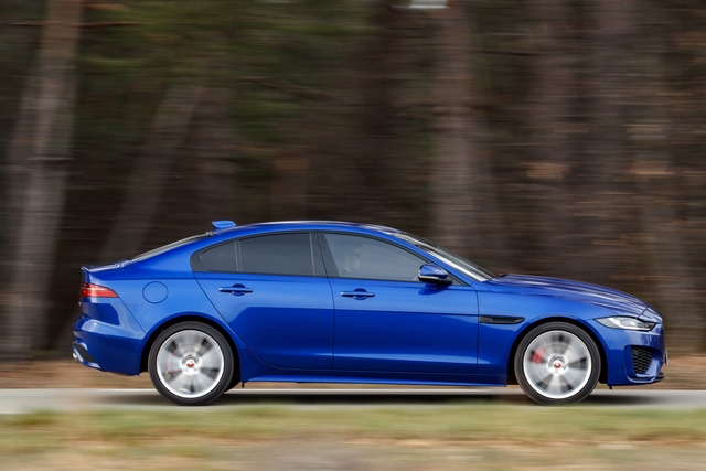 Jaguar XE reviews 2019 Jaguar XE interior photo