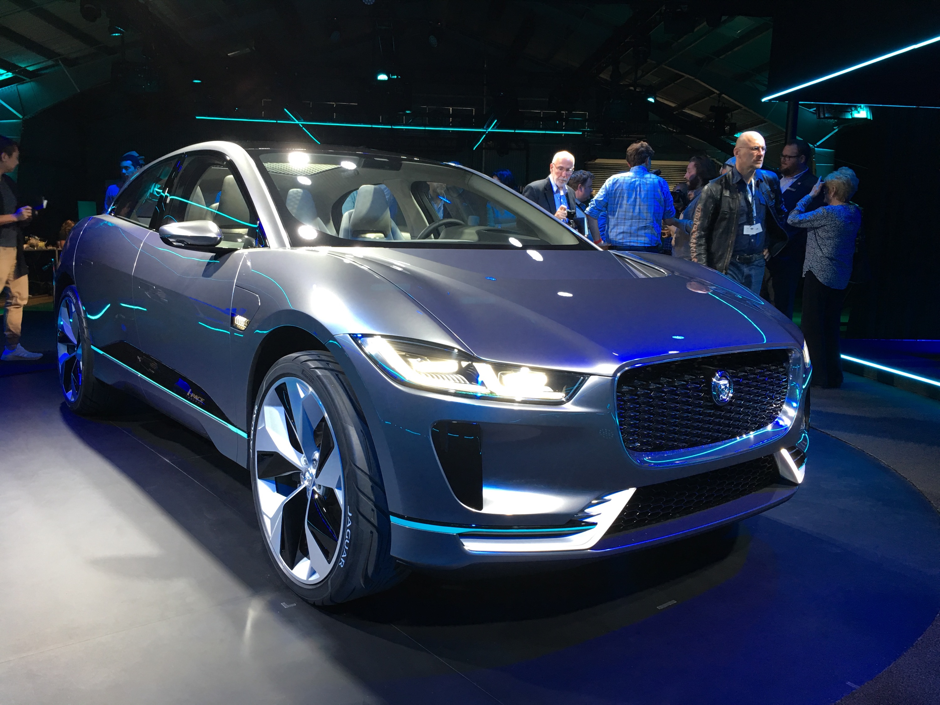 Jaguar I-Pace suv big