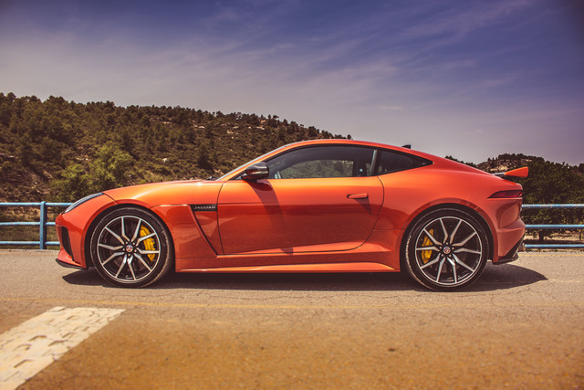 Jaguar F-Type modern 2019