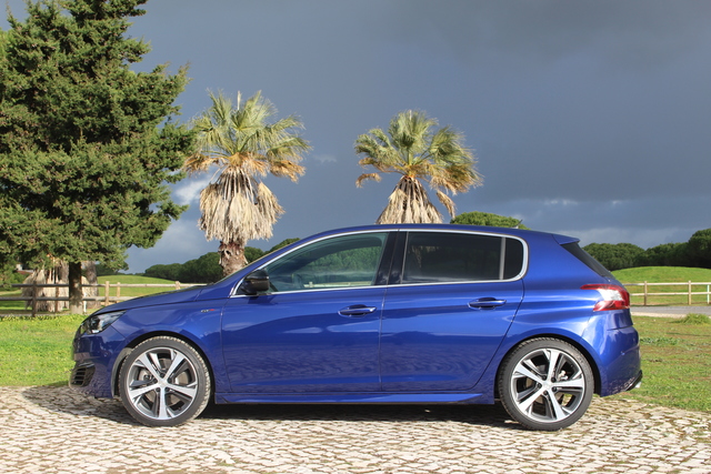 Peugeot 308 5-door 4k specifications