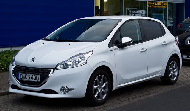 Peugeot 408 accessories restyling Peugeot 408 interior photo