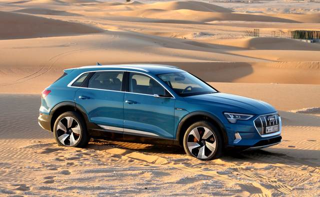 Peugeot e-2008 reviews photo