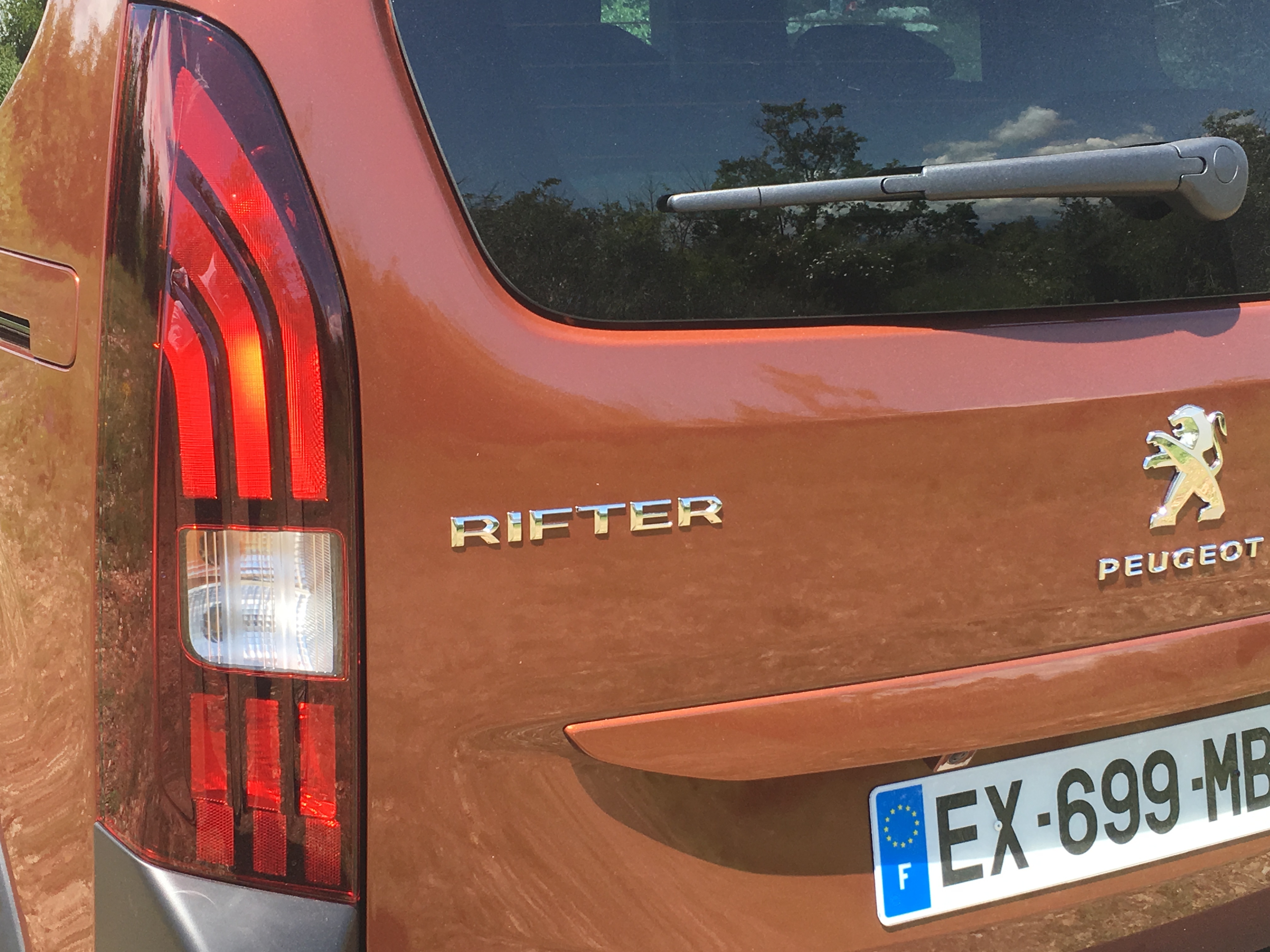 Peugeot Rifter hd specifications