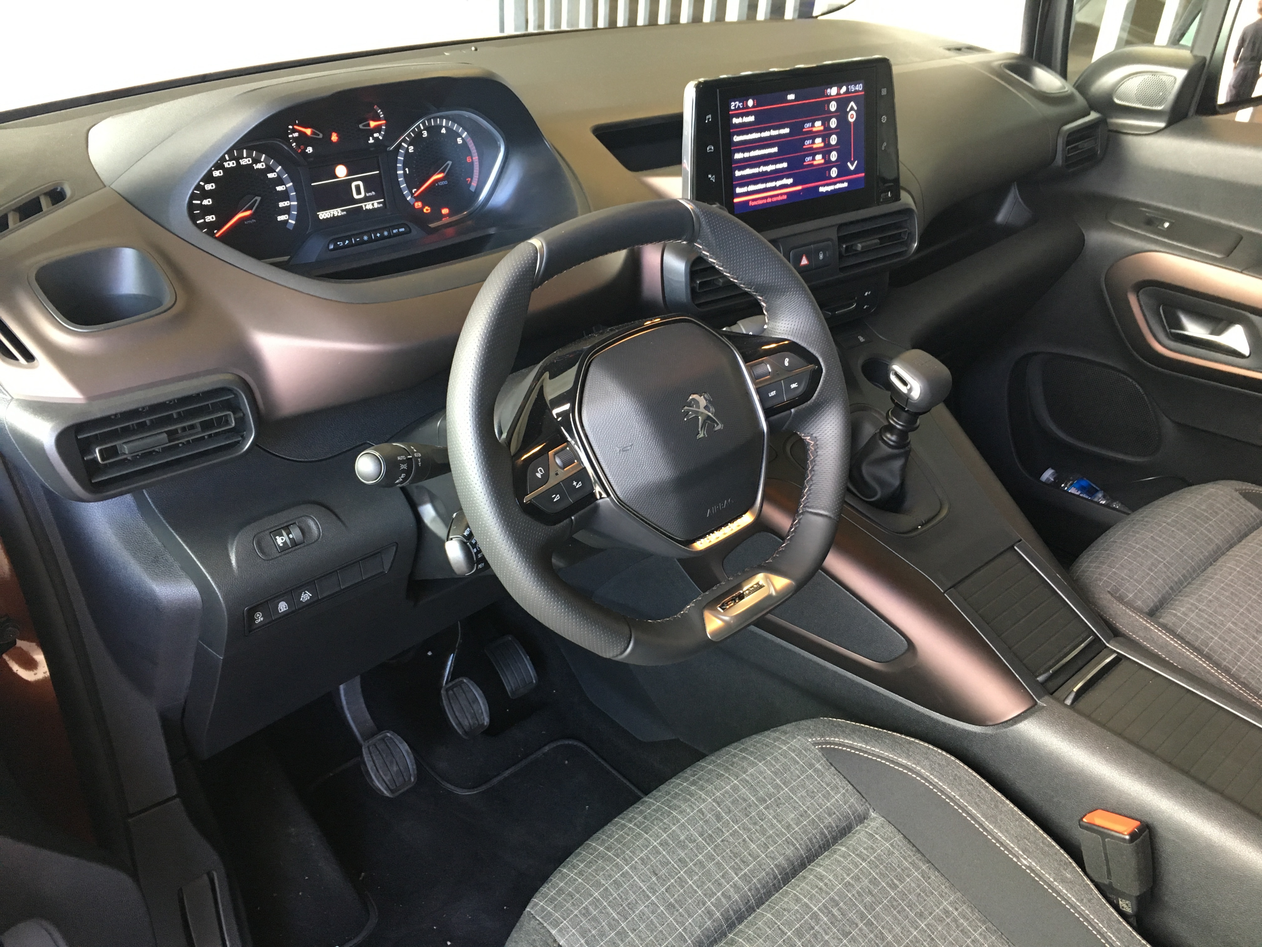 Peugeot Rifter minivan 2018