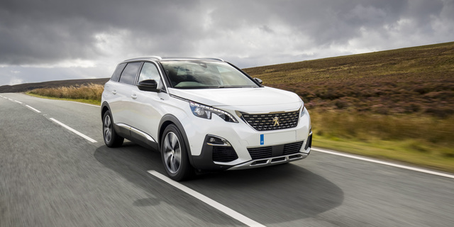 Peugeot 5008 modern big Peugeot 5008 interior 2017