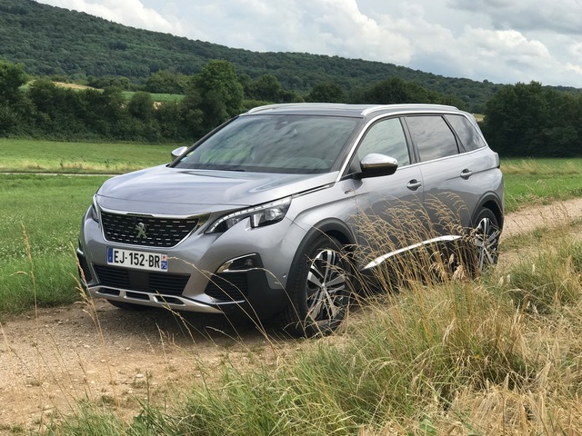 Peugeot 5008 suv photo Peugeot 5008 4k photo