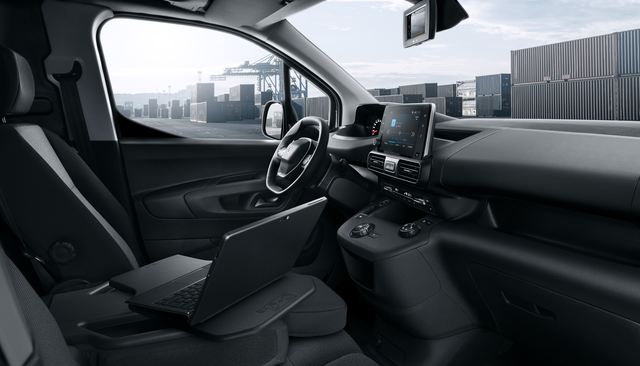 Peugeot Partner 4k big Peugeot Partner van model