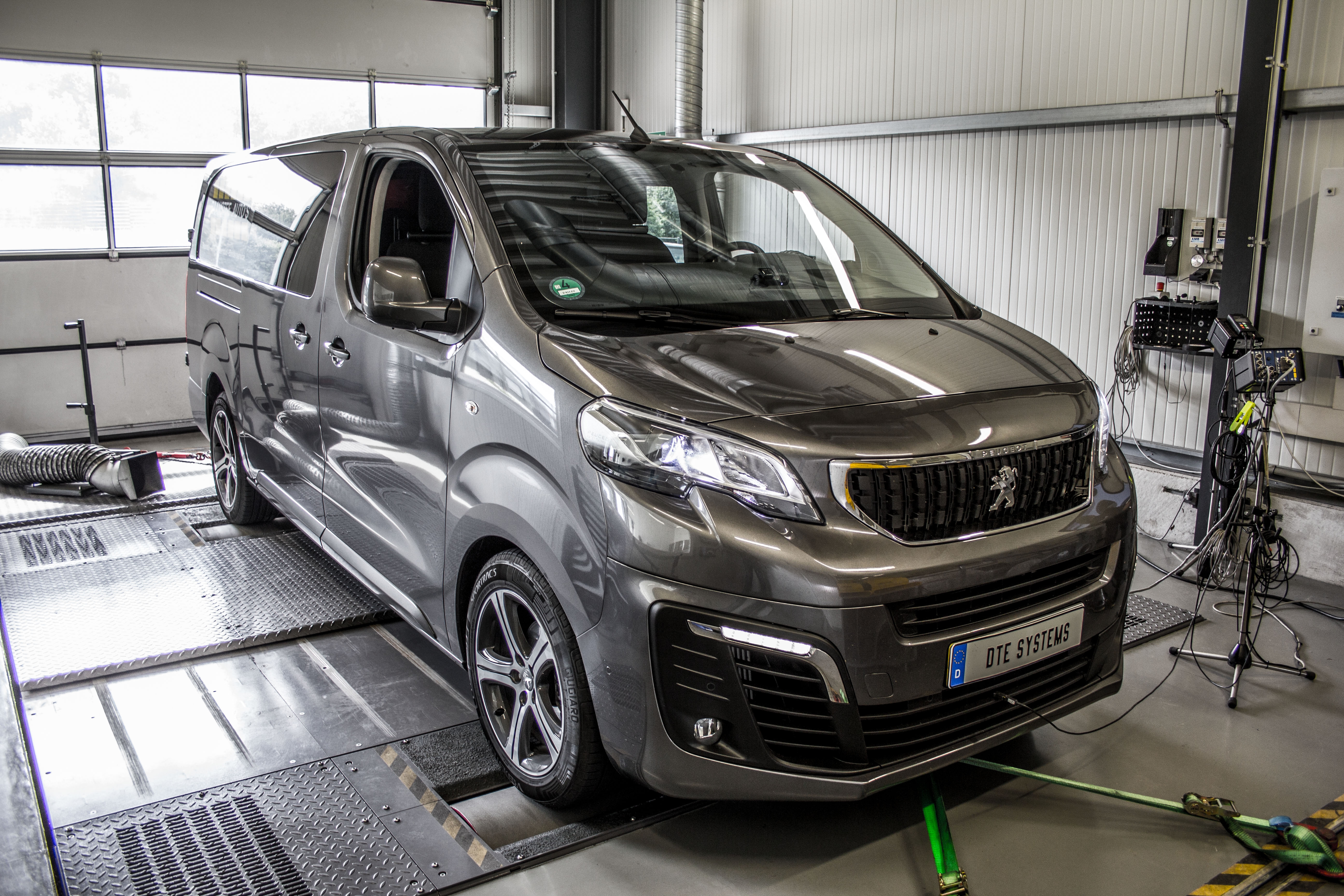 Peugeot Expert Fourgon interior 2016