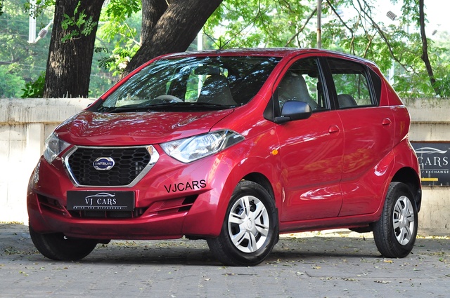 Datsun redi-GO Photos and Specs. Photo: Datsun redi-GO hatchback ...