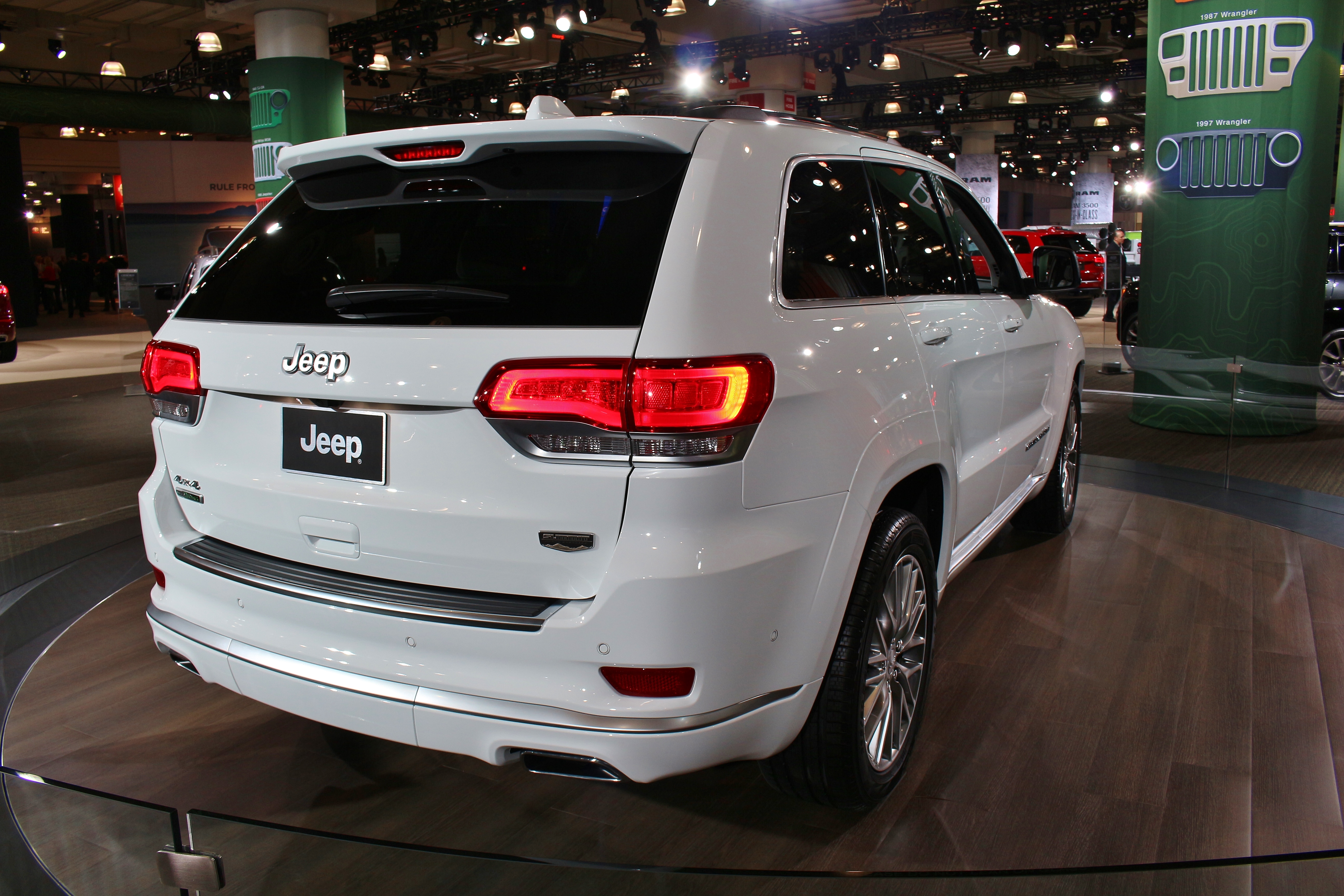 Jeep Grand Cherokee 4k specifications