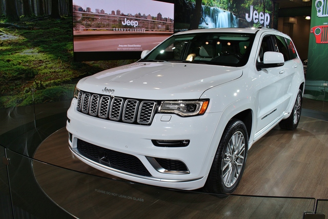 Jeep Grand Cherokee Photos and Specs. Photo: Jeep Grand Cherokee mod ...