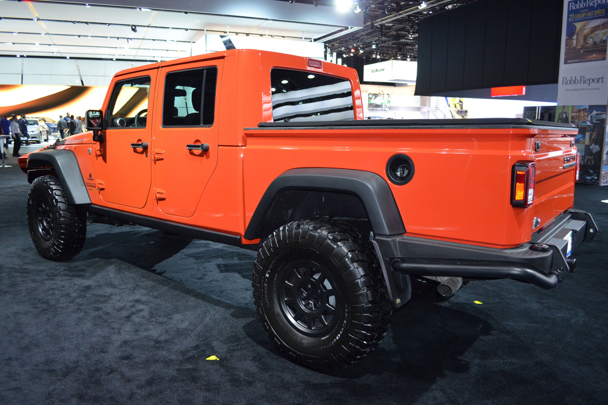 Jeep Gladiator Photos and Specs. Photo: Jeep Gladiator best restyling